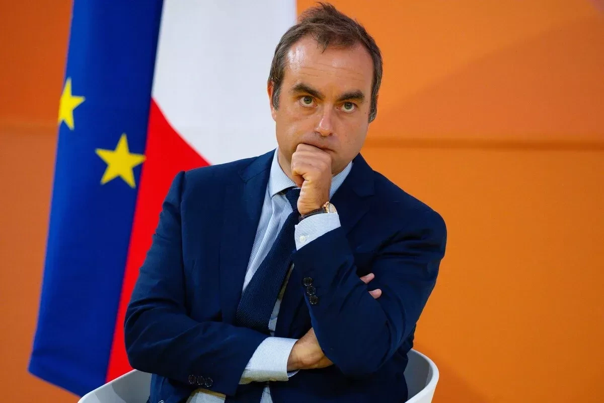 France’s debt crisis sends markets into the red Article in US media