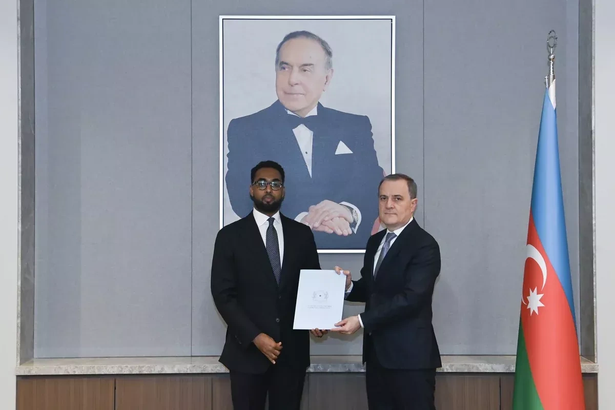 Somali ambassador presents copies of credentials to Azerbaijani FM PHOTO