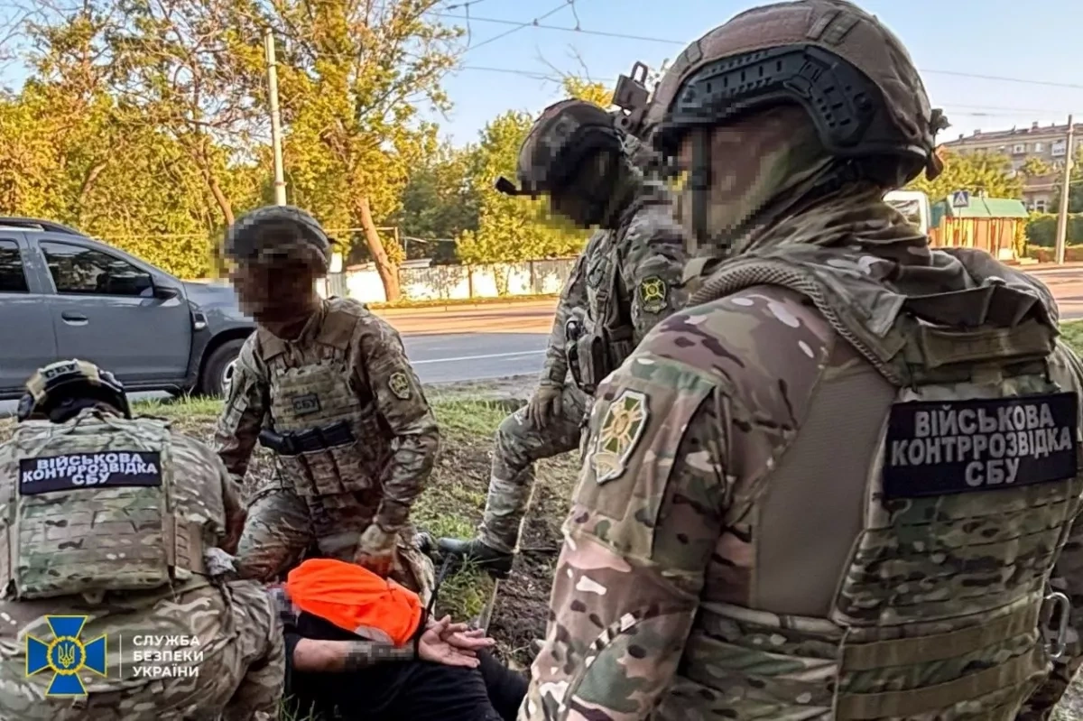 Ukraine detains two suspects accused of planning attacks with Russian links PHOTO