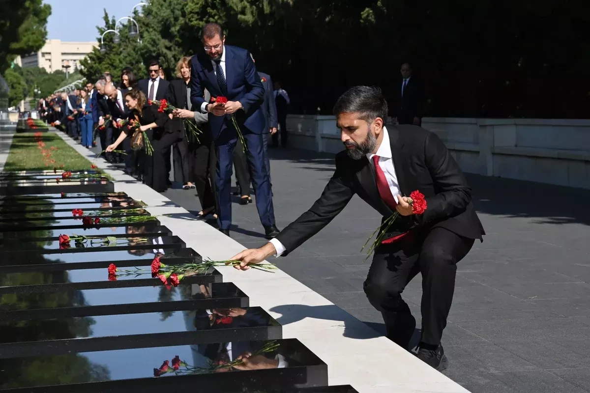 SOCAR employees honour national leaders, martyrs on Oil Workers’ Day PHOTO