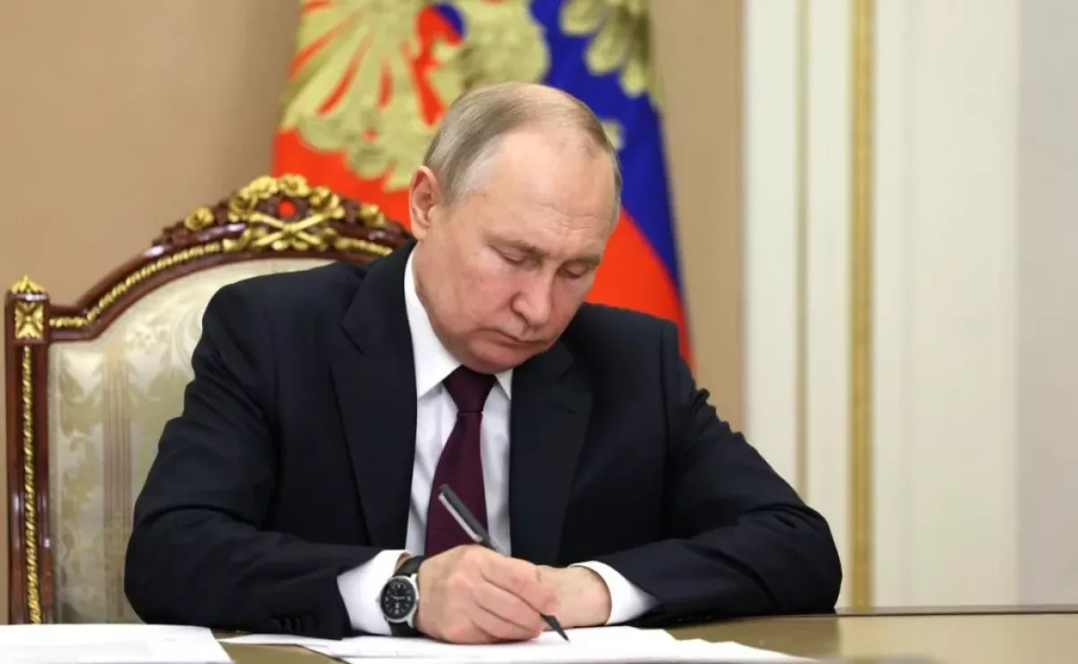Putin grants FSB power to demand telecom service suspensions