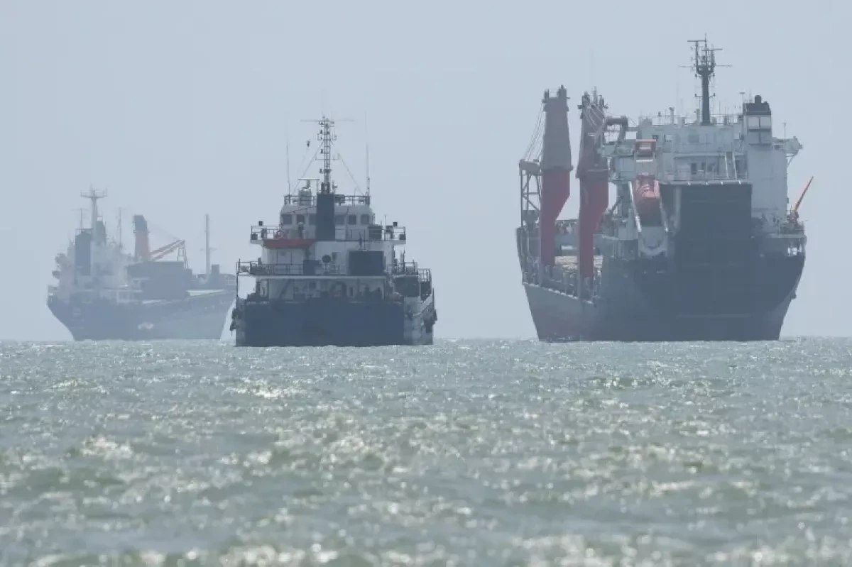 Reuters: Just five vessels transited Strait of Hormuz on August 25
