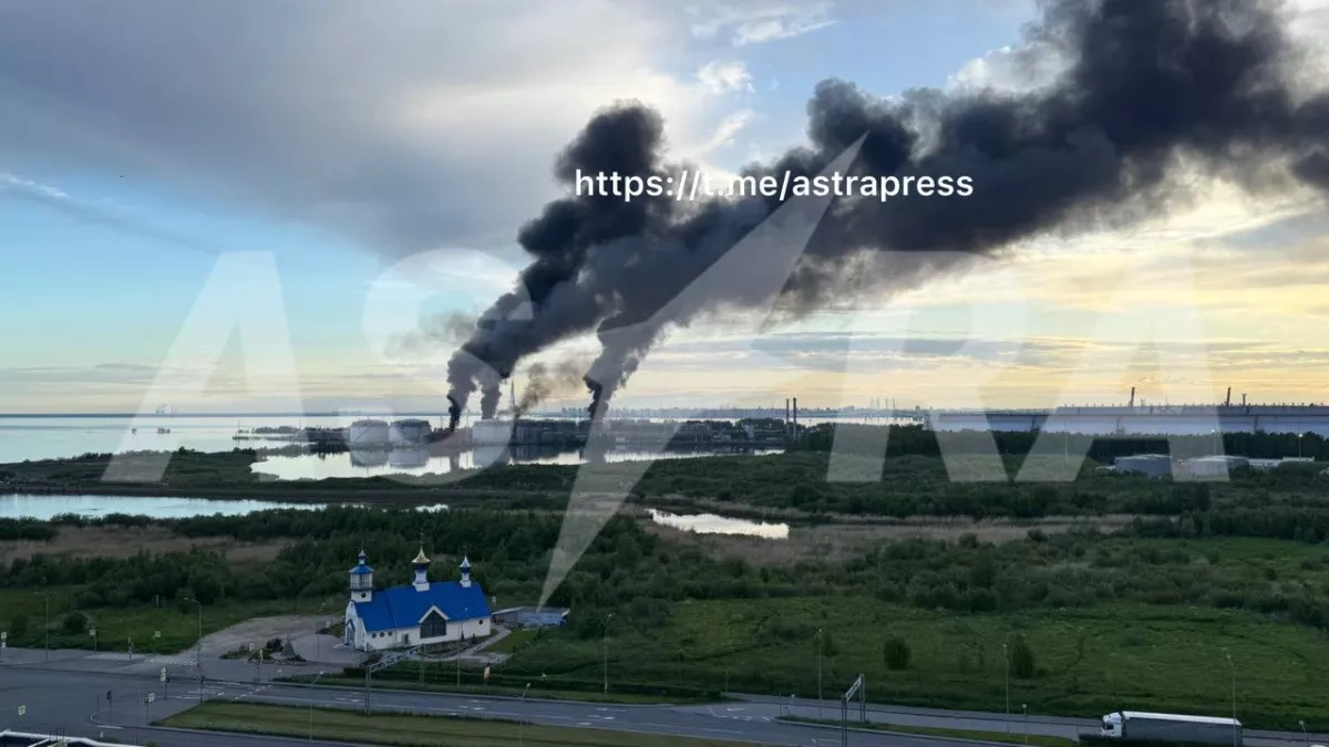 ASTRA: Drone strike triggers fire at oil terminal in Russia's St. Petersburg PHOTO / VIDEO