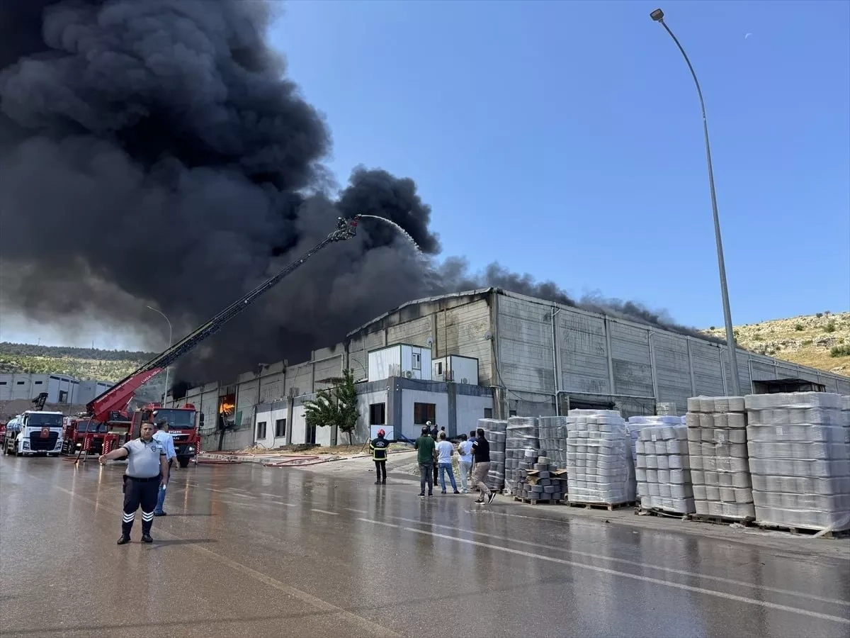 Fire engulfs textile factory in Türkiye’s Gaziantep PHOTO