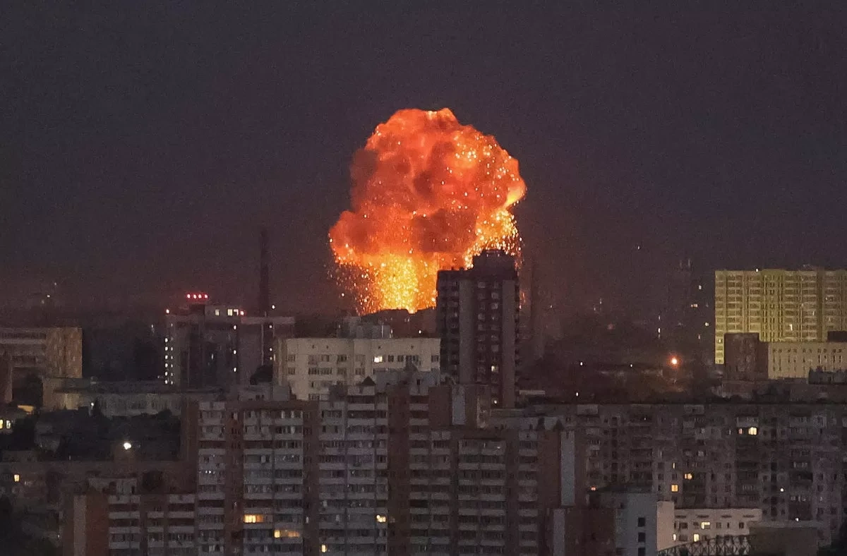 Russian ballistic missiles hit Ukraine's Mykolaiv suburbs amid air raid alert Video