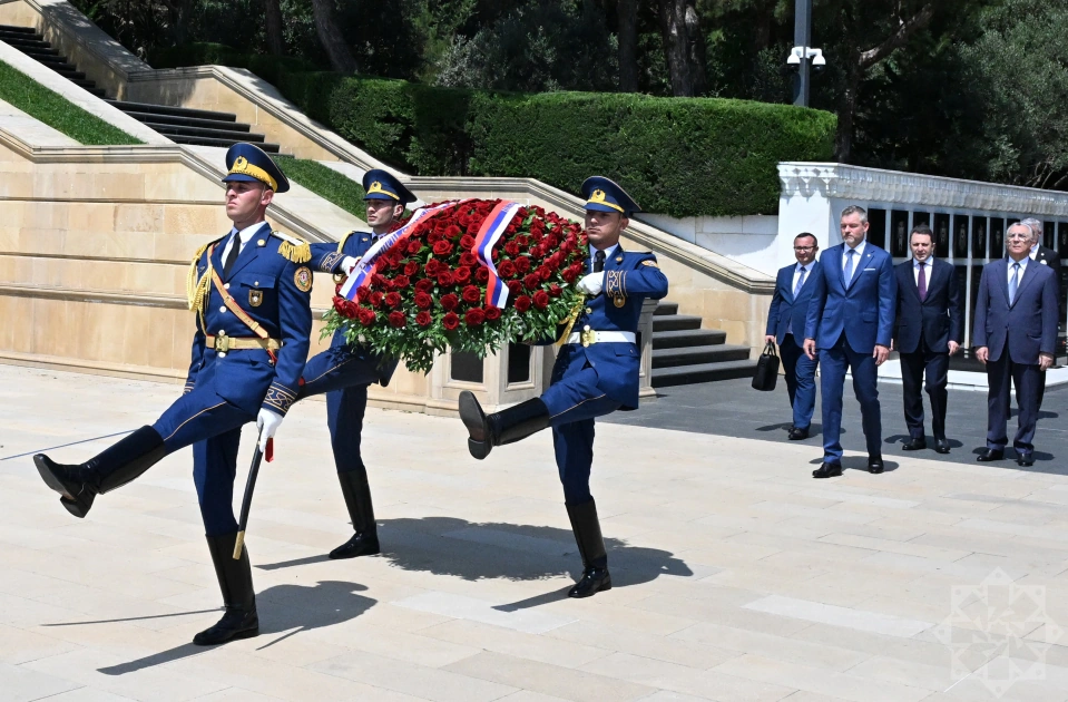 Slovak President honors martyrs' memory in Baku