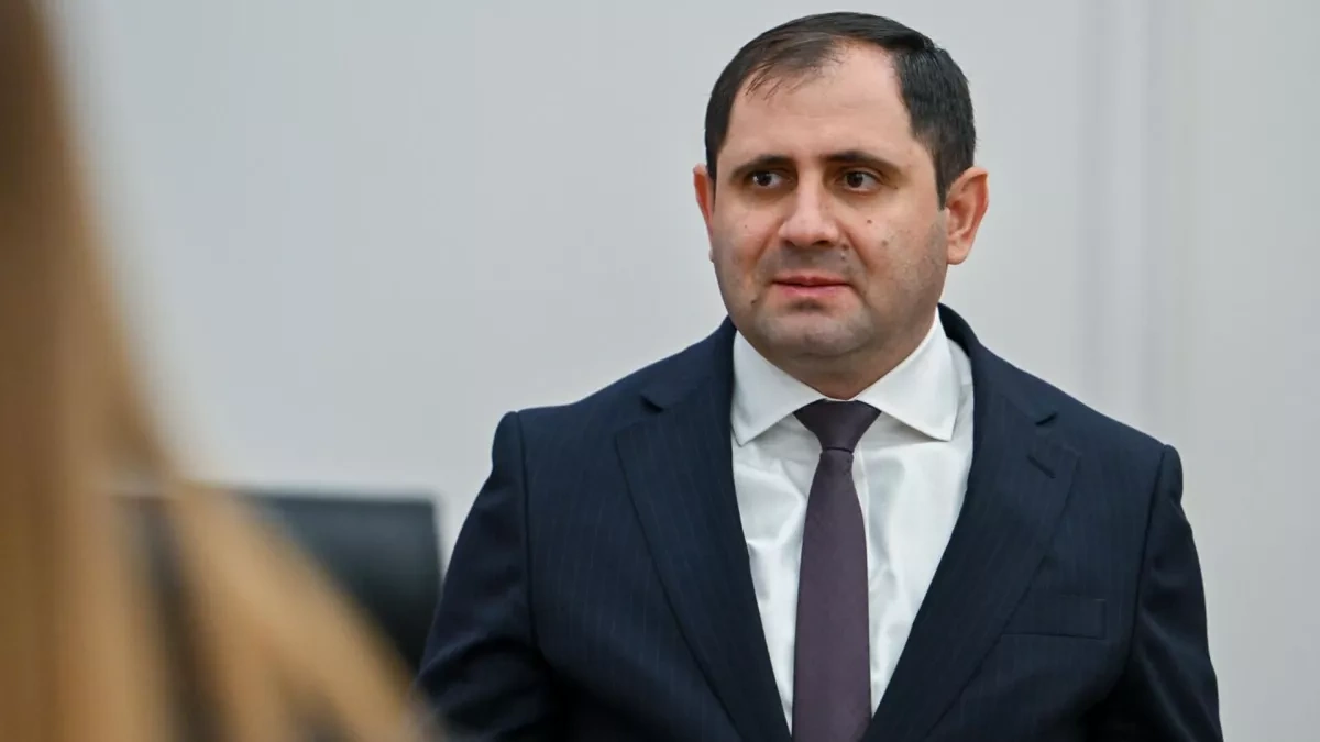 Armenian defence minister begins official visit to Iran VIDEO