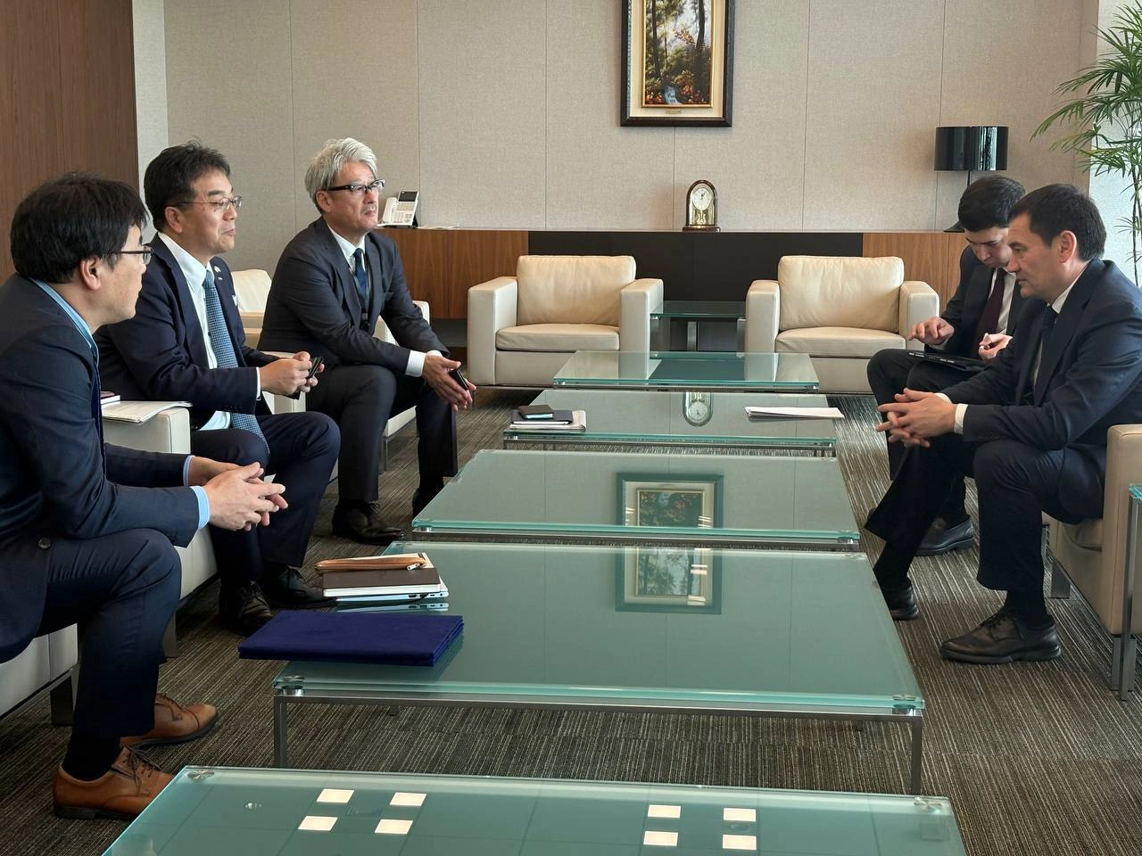 Uzbekistan and Sojitz Corporation discuss expanding transport co-op
