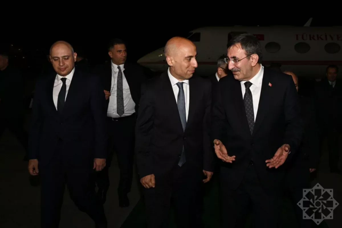 Turkish VP in Azerbaijan for high-level talks PHOTO