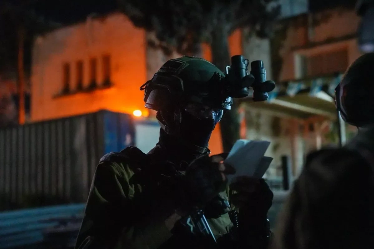 Israeli forces detain six in West Bank raids, seize weapons PHOTO / VIDEO