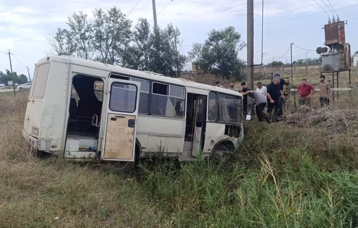 Passenger bus crashes in Dagestan, five people injured