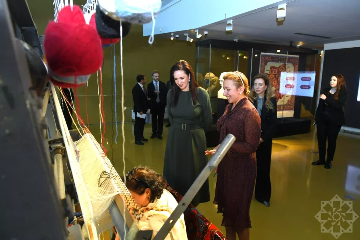 Lithuania’s PM tours Azerbaijan National Carpet Museum PHOTO