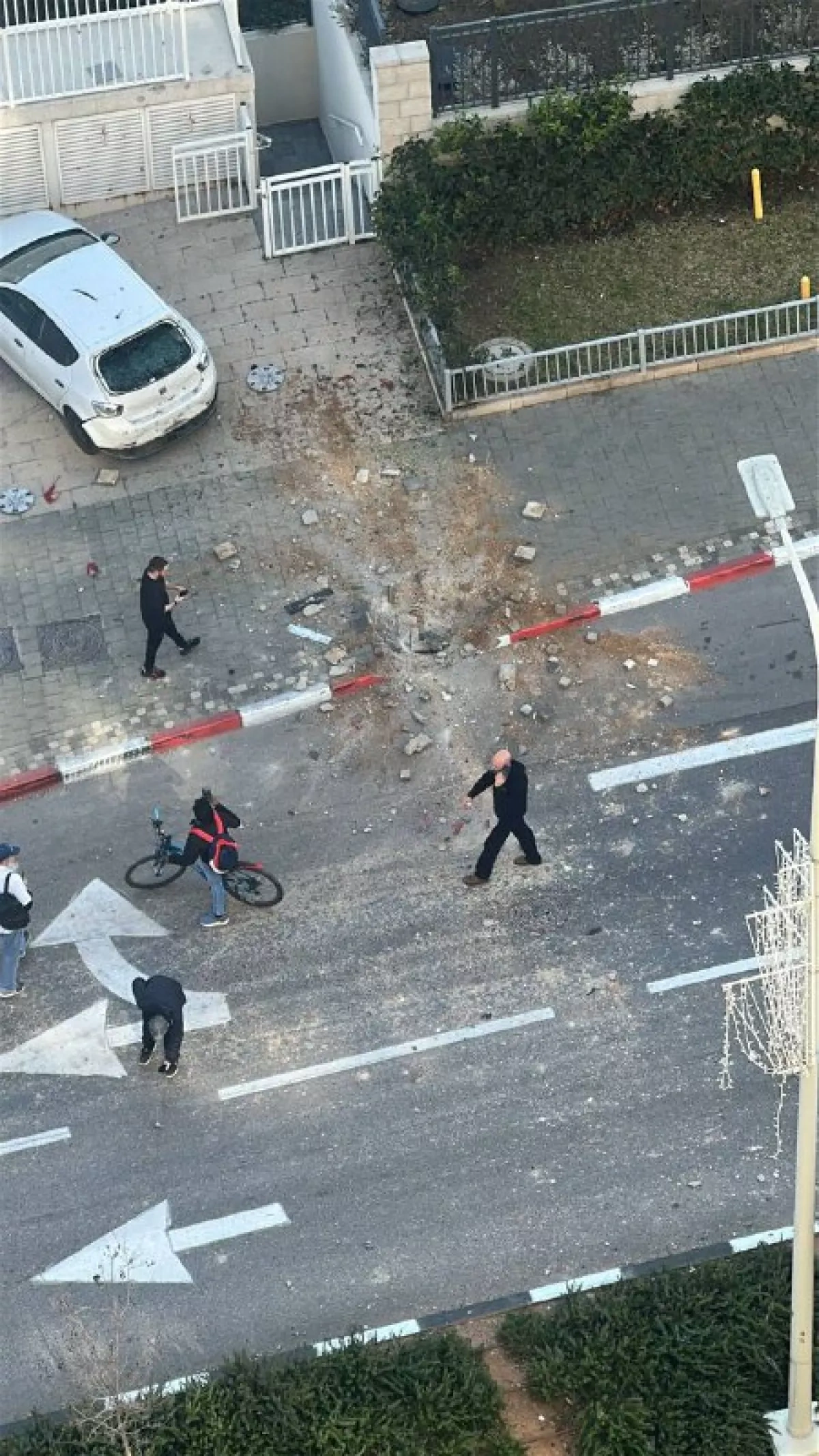 Blast wave, debris cause casualties in Israeli city of Bnei Brak VIDEO