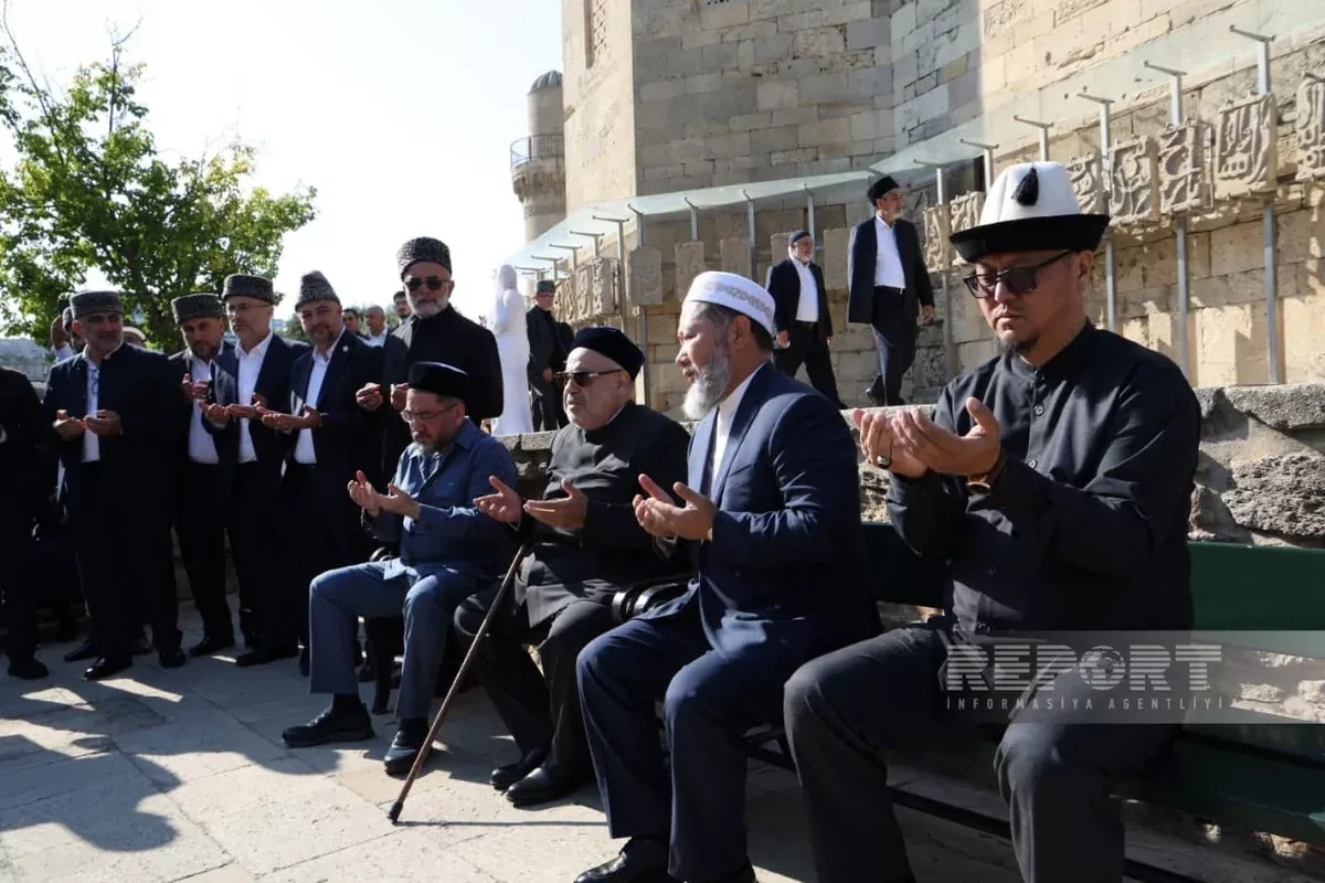 Participants of 7th OTS religious leaders meeting tour Baku’s Icherisheher PHOTO