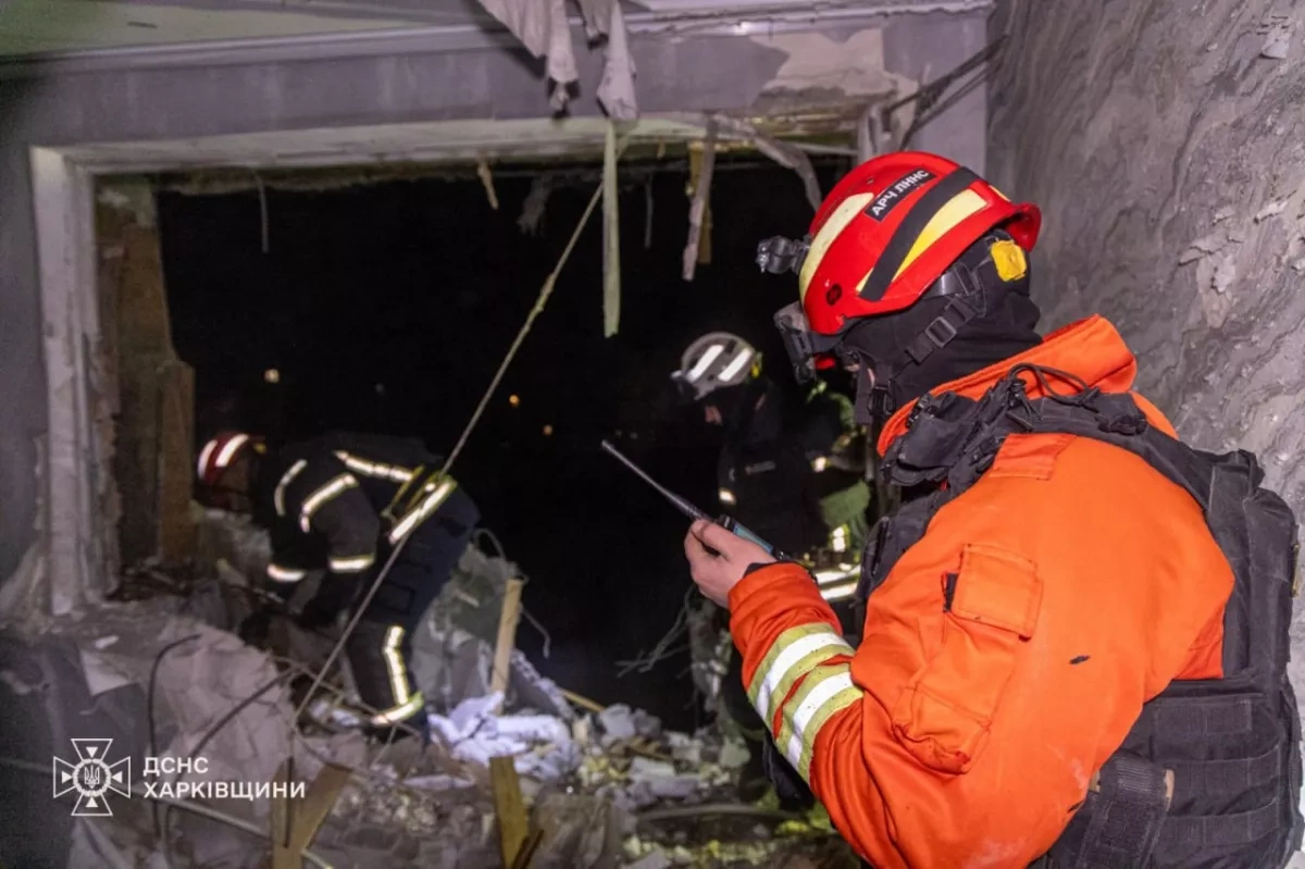Russia attacks Kharkiv overnight, residential building damaged photo