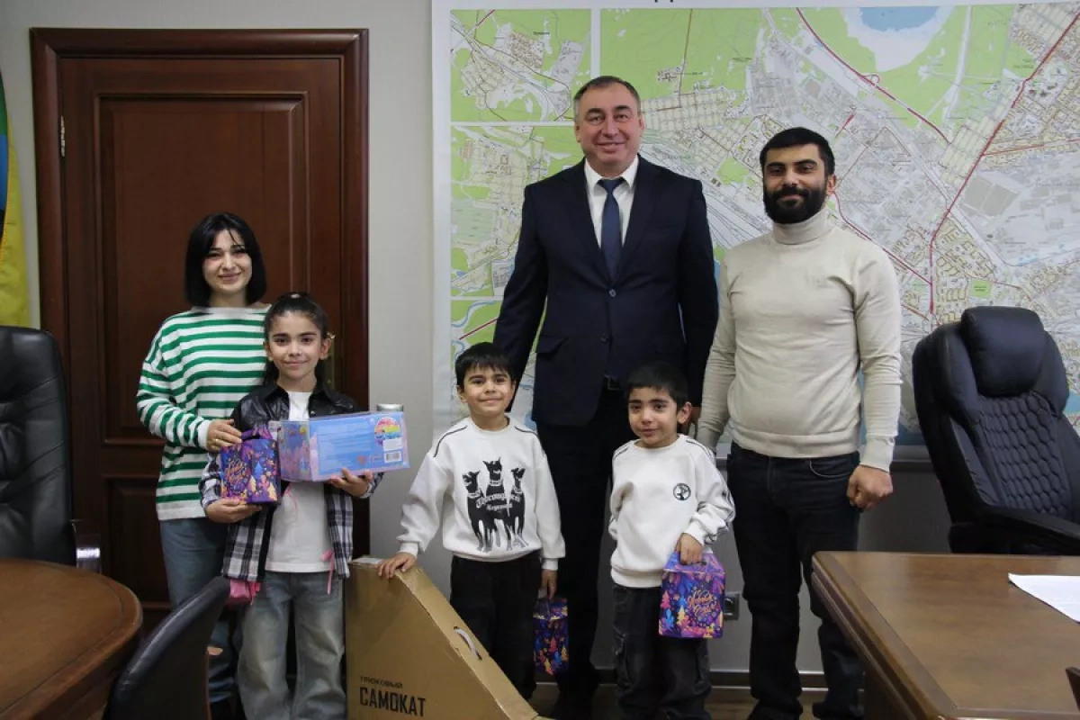 Russian city mayor faces backlash for giving gifts to Azerbaijani children Russophobia or misplaced hate?