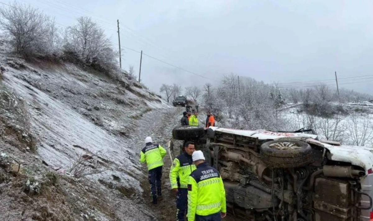 Ambulance plunges into ravine in Türkiye’s Artvin province, one dead PHOTO