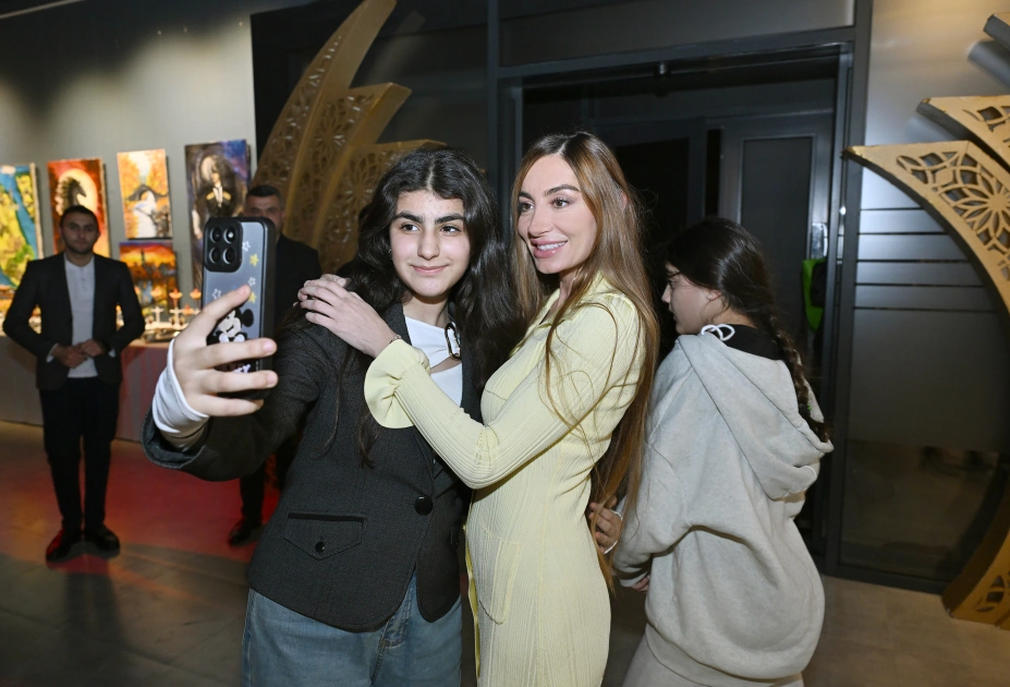 Head of Baku Media Center Arzu Aliyeva and Alena Aliyeva attend “10 Years Lived in Colors” exhibition (PHOTO)