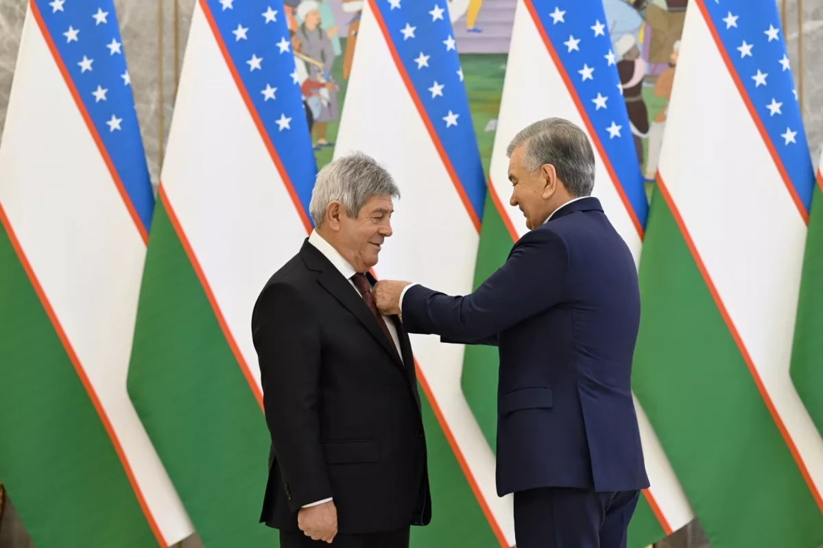 Uzbek president honours Azerbaijan’s ambassador at end of diplomatic mission PHOTO