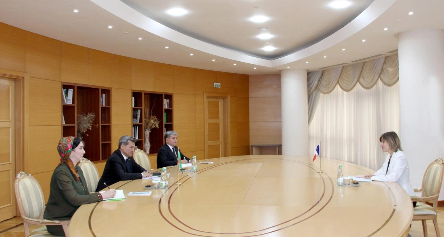 Turkmenistan, France discuss expanding trade-economic ties