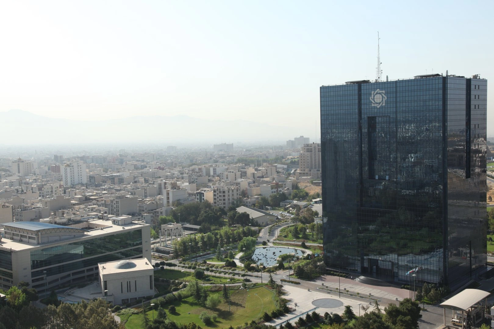 Iran moves to regulate FX market through foreign currency sales