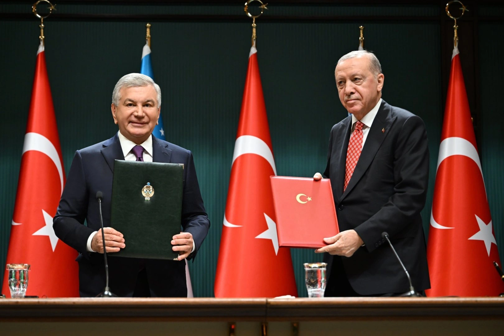 Uzbekistan, Türkiye sign agreements to expand trade and business ties