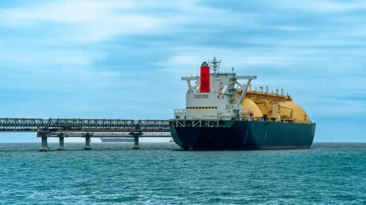 Tanker fleeing US pursuit changes flag, arrives in Russian port