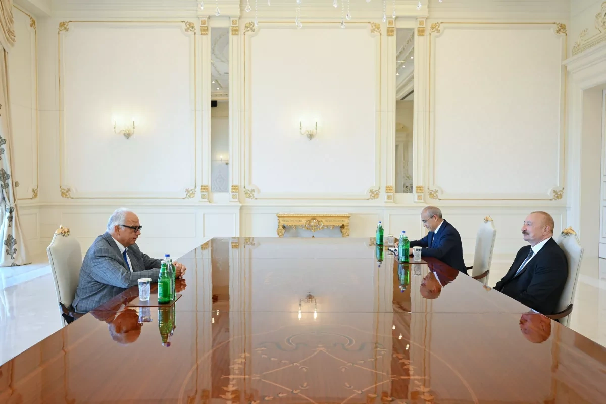 Azerbaijan's president meets United World Wrestling chief PHOTO