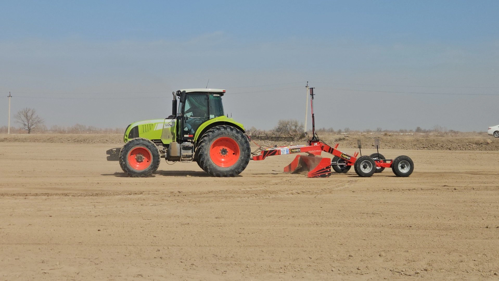 UNDP hands over laser land leveling equipment in Turkmenistan