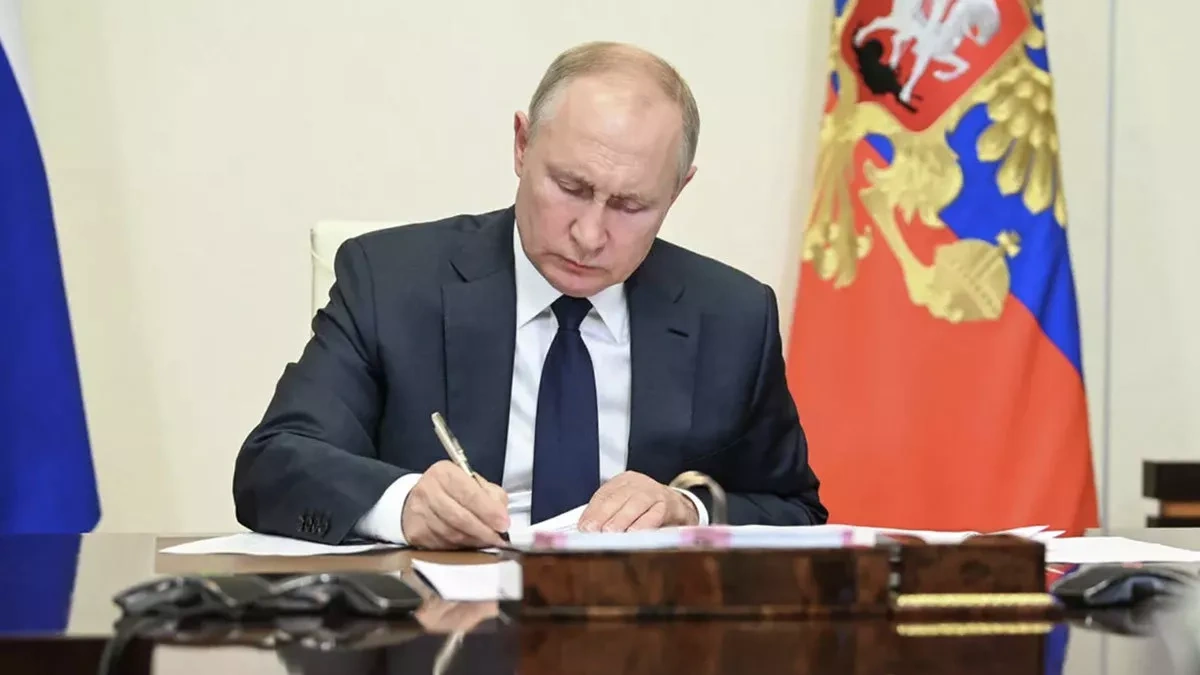 Putin directs government to tighten control on vital drugs prices