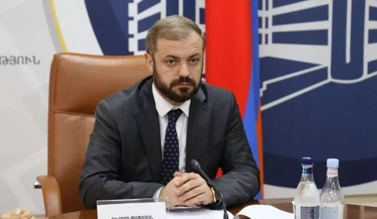 Armenian economy chief criticises eligibility of former president, catholicos