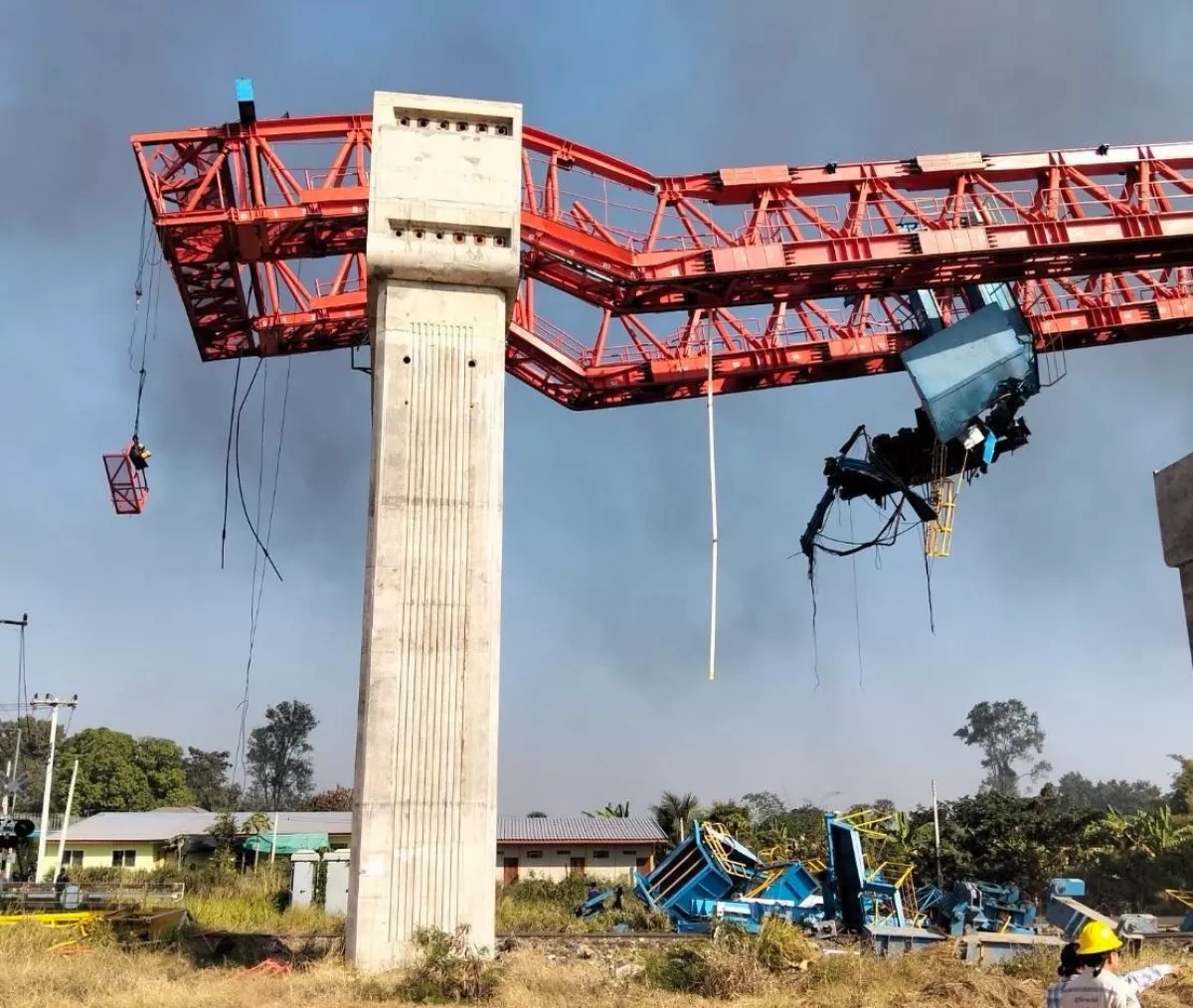 Construction crane collapses onto passenger train in Thailand, dozens killed PHOTO / VIDEO
