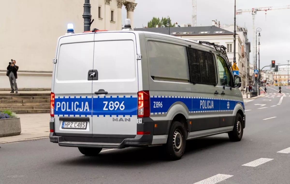 Armed man detained outside Polish presidential palace
