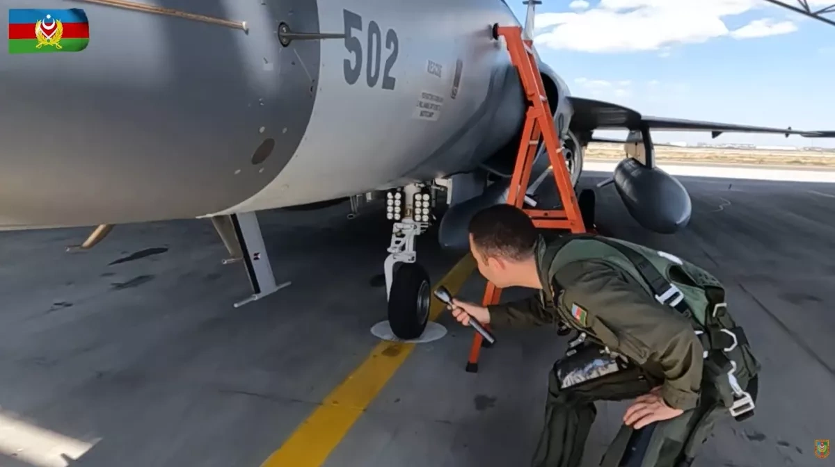 Azerbaijan shows off newly inducted JF-17 Thunder fighters PHOTO