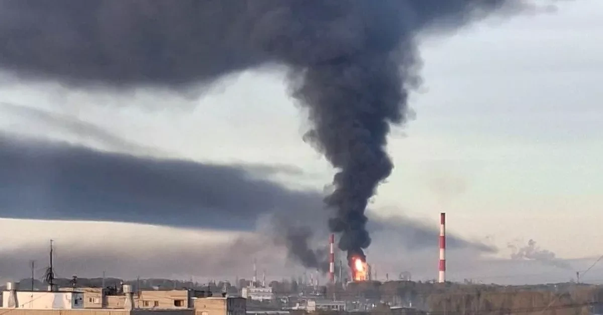 Drone strike hits Slavneft-YANOS refinery in Yaroslavl, child killed photo