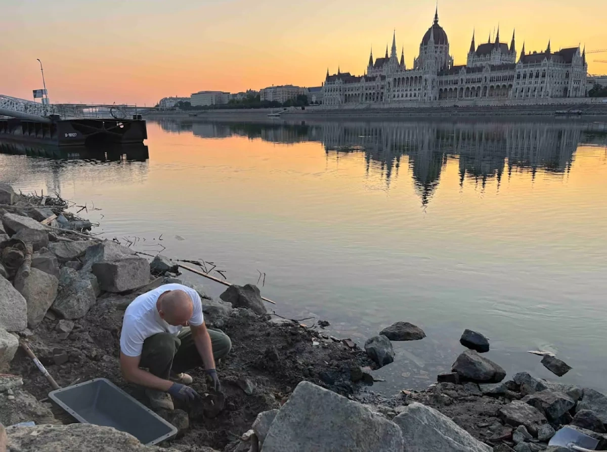 Record-low Danube reveals remains of WWII German soldiers in Budapest PHOTO