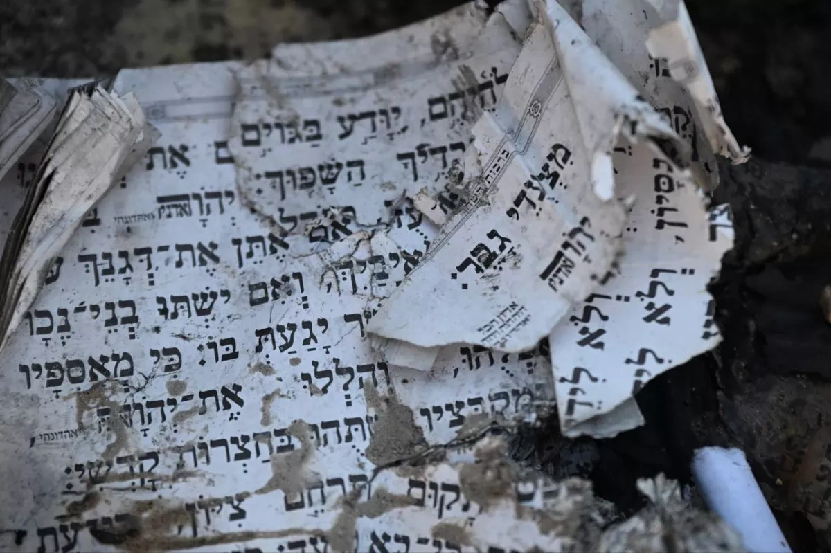 Israeli president visits Beit Shemesh after deadly rocket strike PHOTO