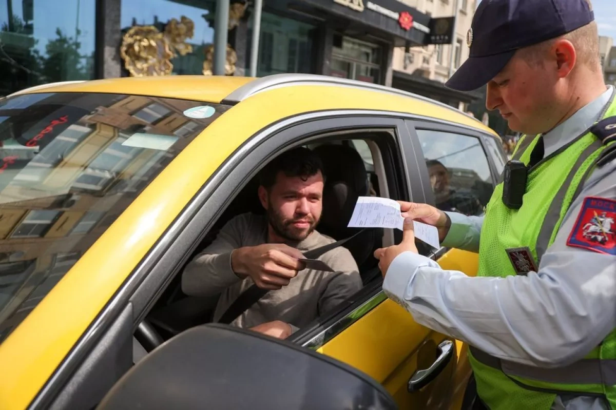 Migrants barred from taxi, delivery jobs in St Petersburg to boost local workforce