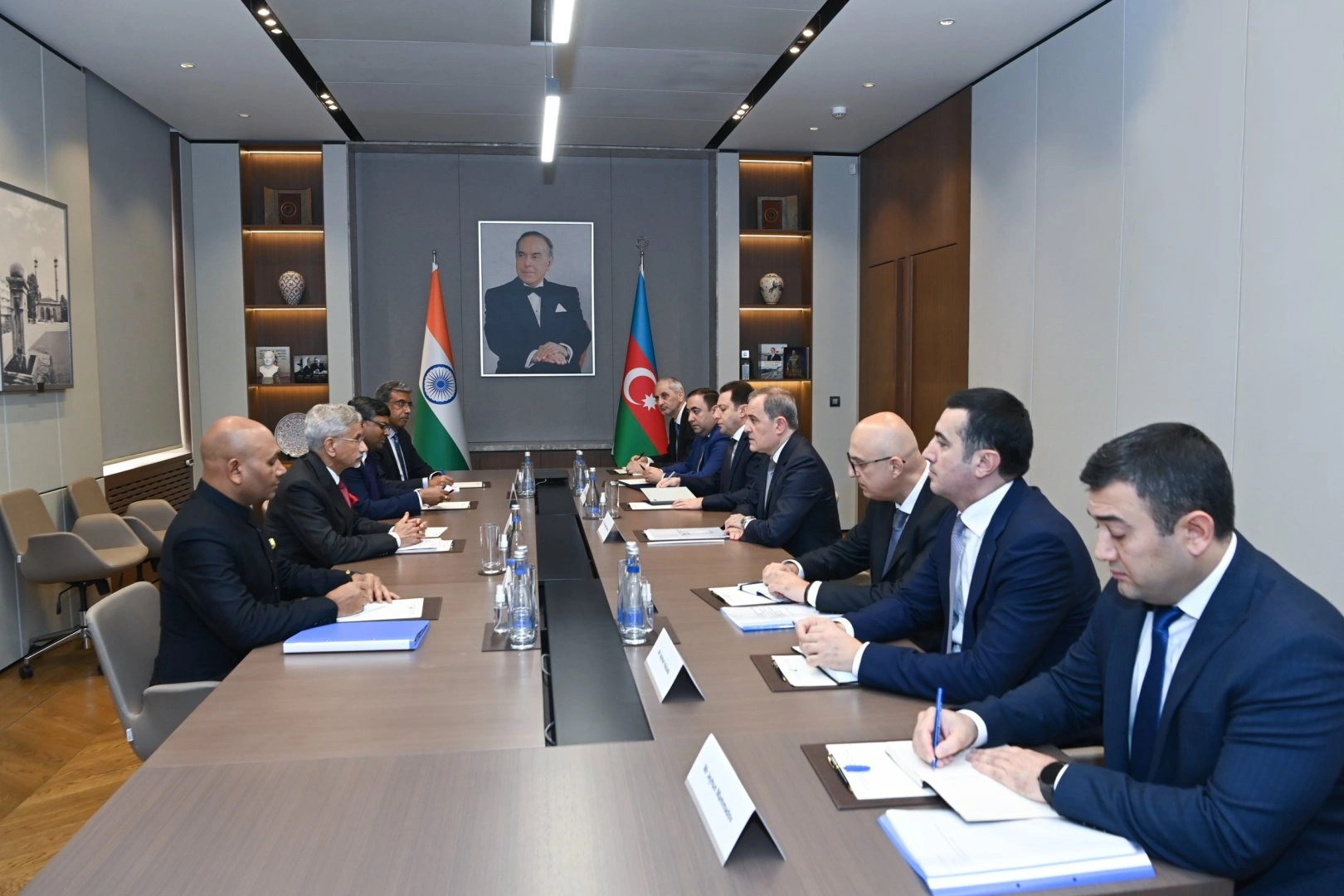 Azerbaijan, India discuss bilateral, regional issues (PHOTO)