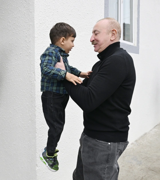 President Ilham Aliyev, First Lady Mehriban Aliyeva inspect restoration of individual houses and infrastructure in Khanoba village of Khojavend (PHOTO)