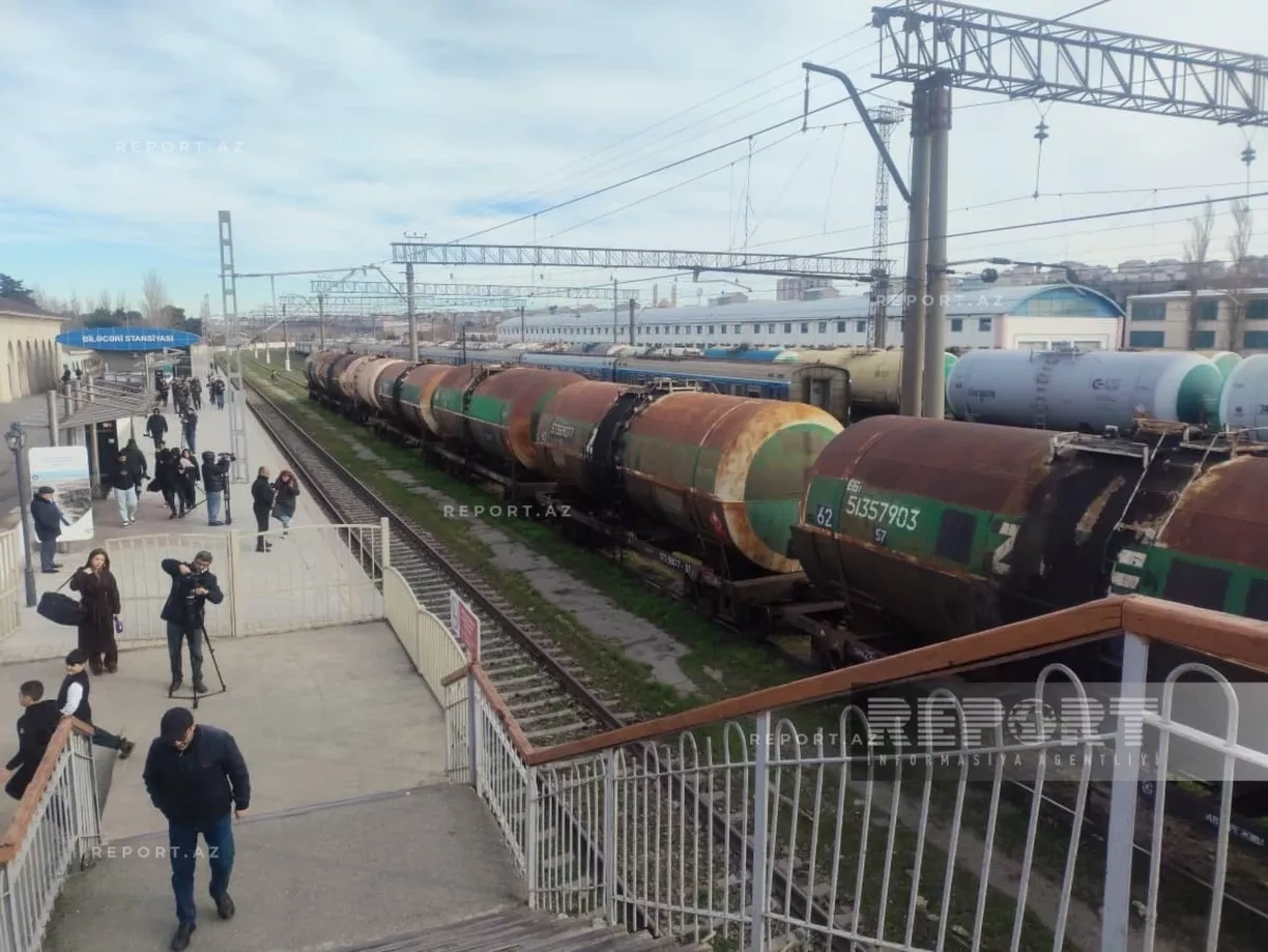 Azerbaijan sends 979 tons of fuel to Armenia PHOTO