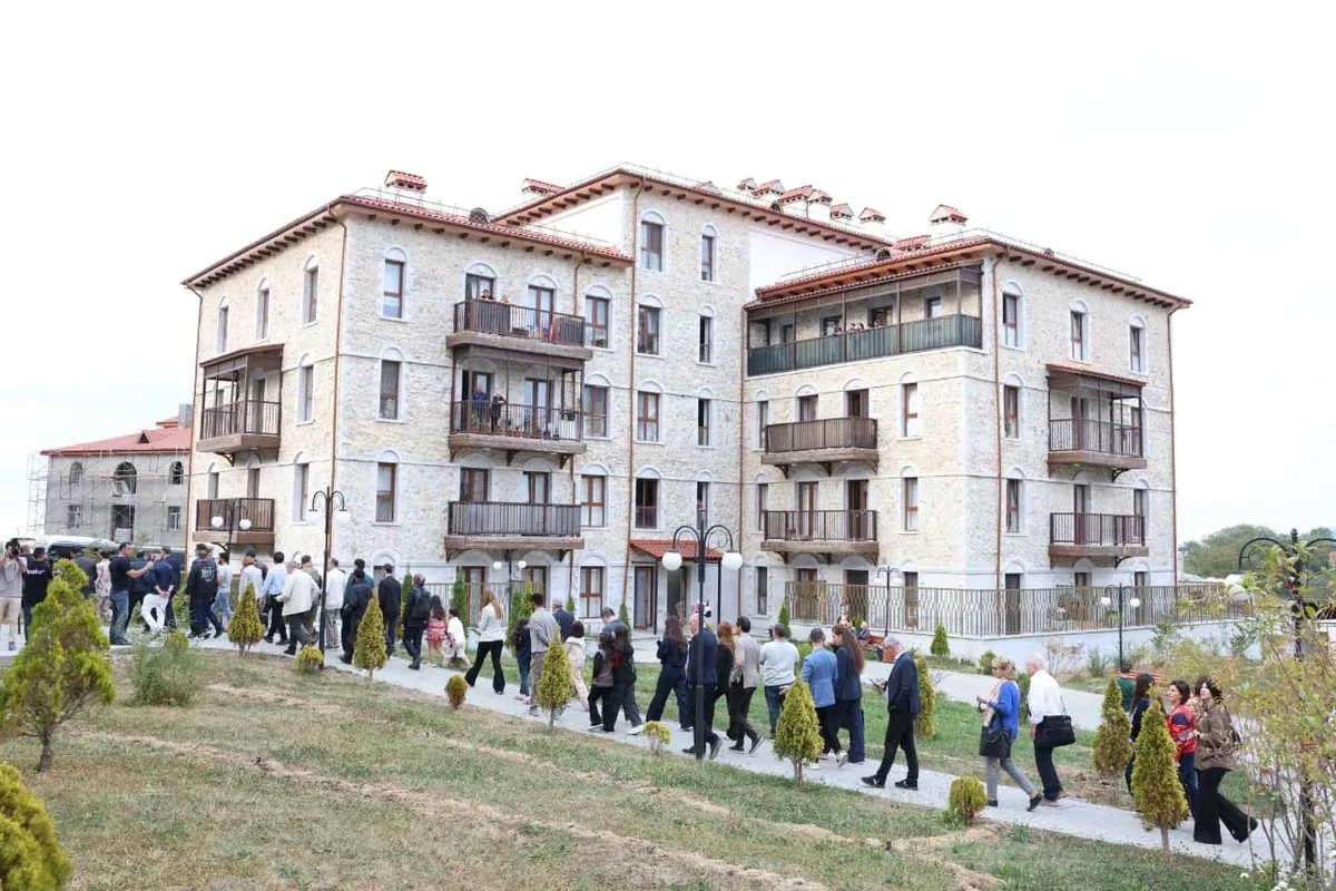 Foreign diplomats see Shusha’s new residential face PHOTO