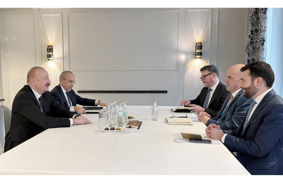 President Ilham Aliyev meets with CEO of Oracle Corporation in Munich