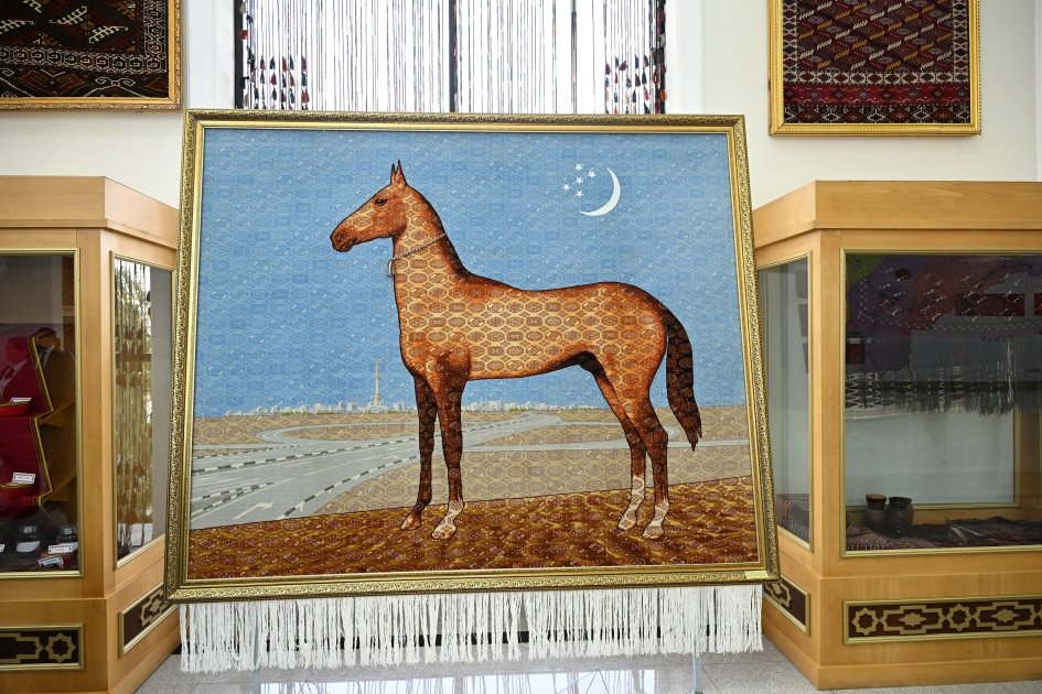 Heydar Aliyev Foundation VP Leyla Aliyeva visits Turkmen Carpet Museum in Ashgabat (PHOTO)