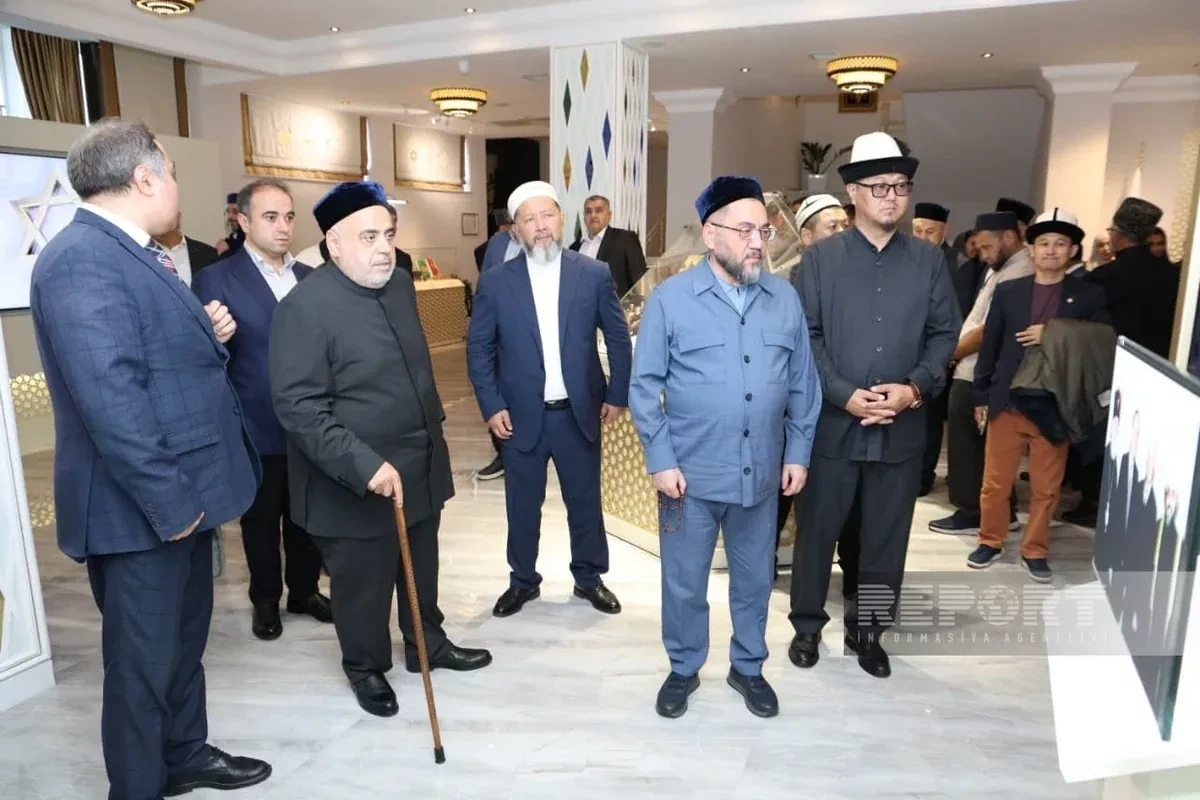 Participants of 7th OTS religious leaders meeting tour Baku’s Icherisheher PHOTO