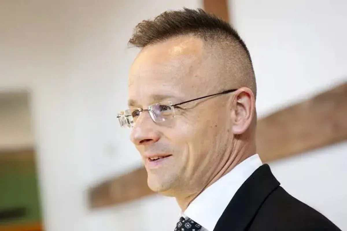 Hungarian foreign minister to retain parliamentary seat after stepping down