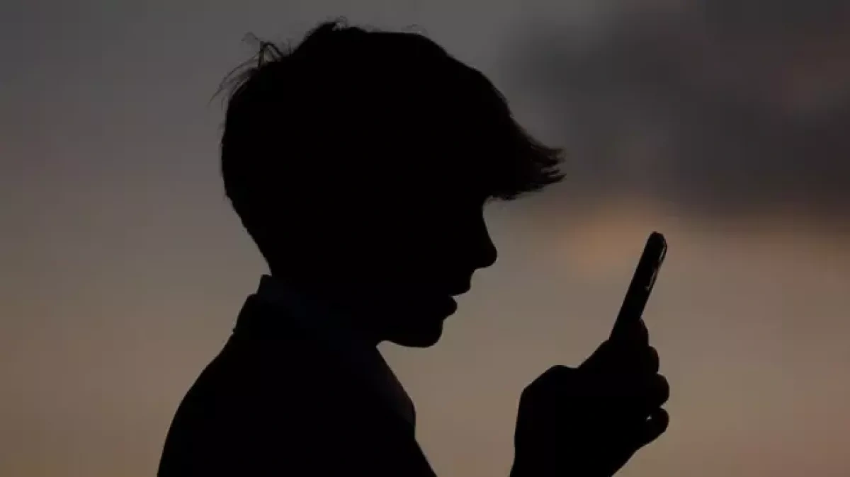UK to ban social media for under-16s, Starmer announces
