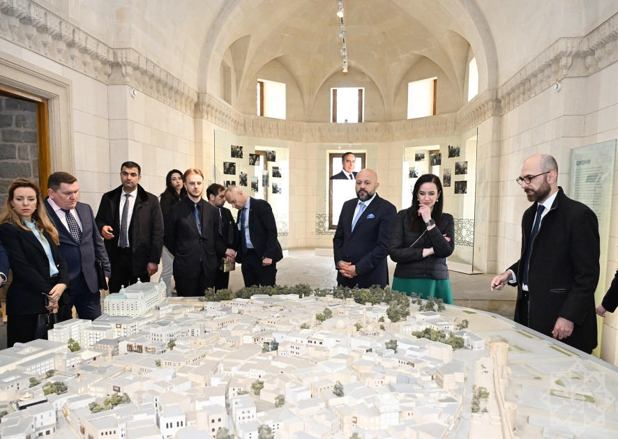 Lithuanian PM explores Azerbaijan’s historic Icherisheher (PHOTO)