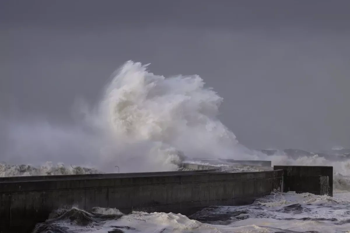 Severe storm batters Poland’s coast as level-two warnings take effect