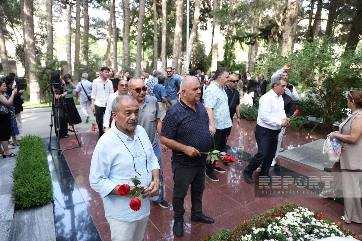 Baku honors iconic singer Muslim Magomayev on 84th birth anniversary PHOTO